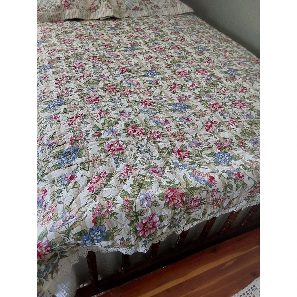 Vintage Quilt with Shams Arch Co. Elmsford, New York